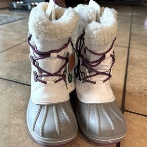 Girls Snow Boots. Size 2